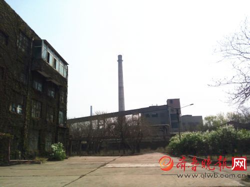 齐鲁晚报3月30日讯30日上午，历城化肥厂小区举办供暖设施成功改造庆祝大会，庆祝该小区成功加入了济南热力公司集中供暖，告别了小乐鱼官网·网站-乐鱼（中国）供暖。根据济南市的要求，城区134台35吨以下的燃煤供暖乐鱼官网·网站-乐鱼（中国）今冬供暖前必须淘汰升级，将不再供暖。
